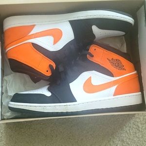 Air Jordan 1 mids